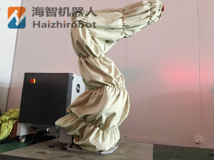 涂裝機(jī)器人設(shè)備 運(yùn)行調(diào)試！