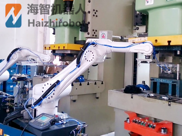 沖壓機(jī)械手機(jī)型怎么選擇！沖床機(jī)器人幾軸？